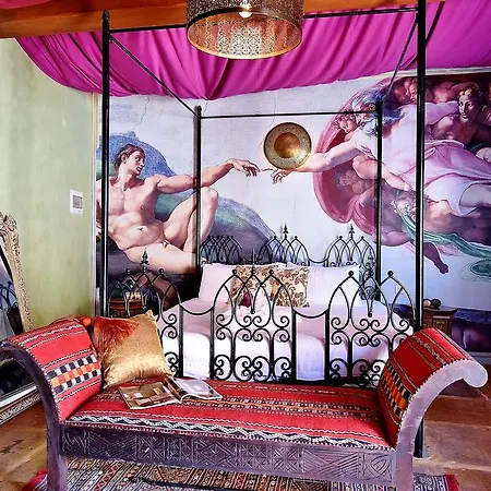 Chapel 5 Boutique