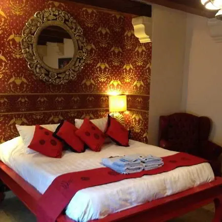 לינה וארוחת בוקר Chapel 5 Boutique